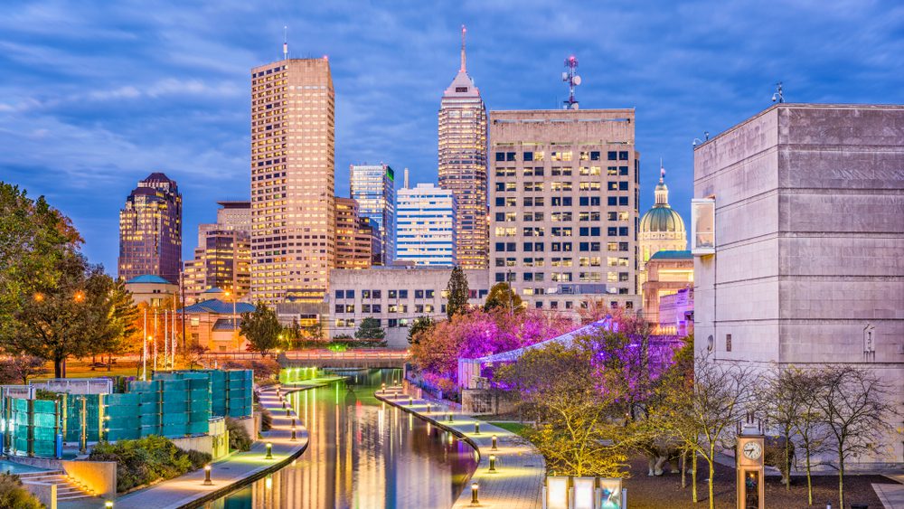 Indianapolis,,Indiana,,Usa,Skyline,And,Canal.